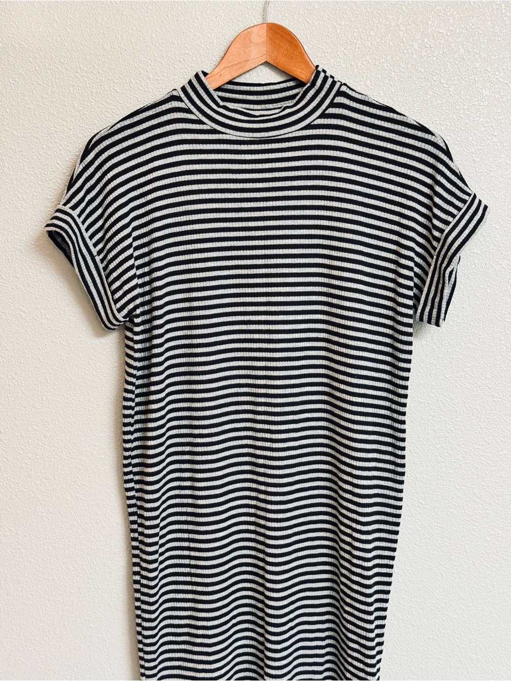 bobeau Black and White Striped Ribbed Top - Picture 2 of 4